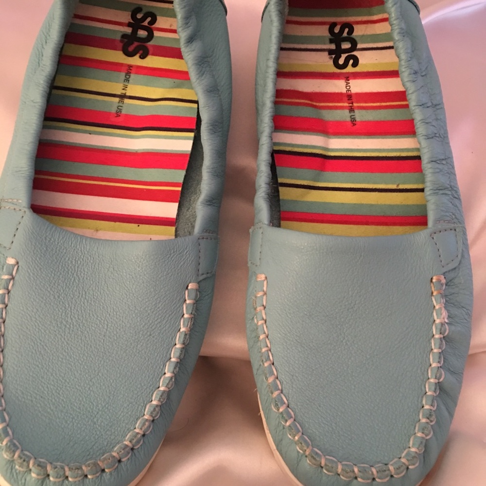 Shoes - Picture 3 of 4
